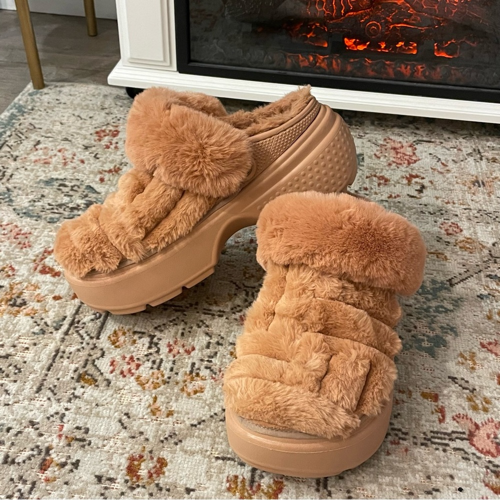 CROCS Stomp Quilted Clog in Cork (Tan)
